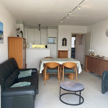 In Near The Beach, Cleaning Included 아파트 니우포르트